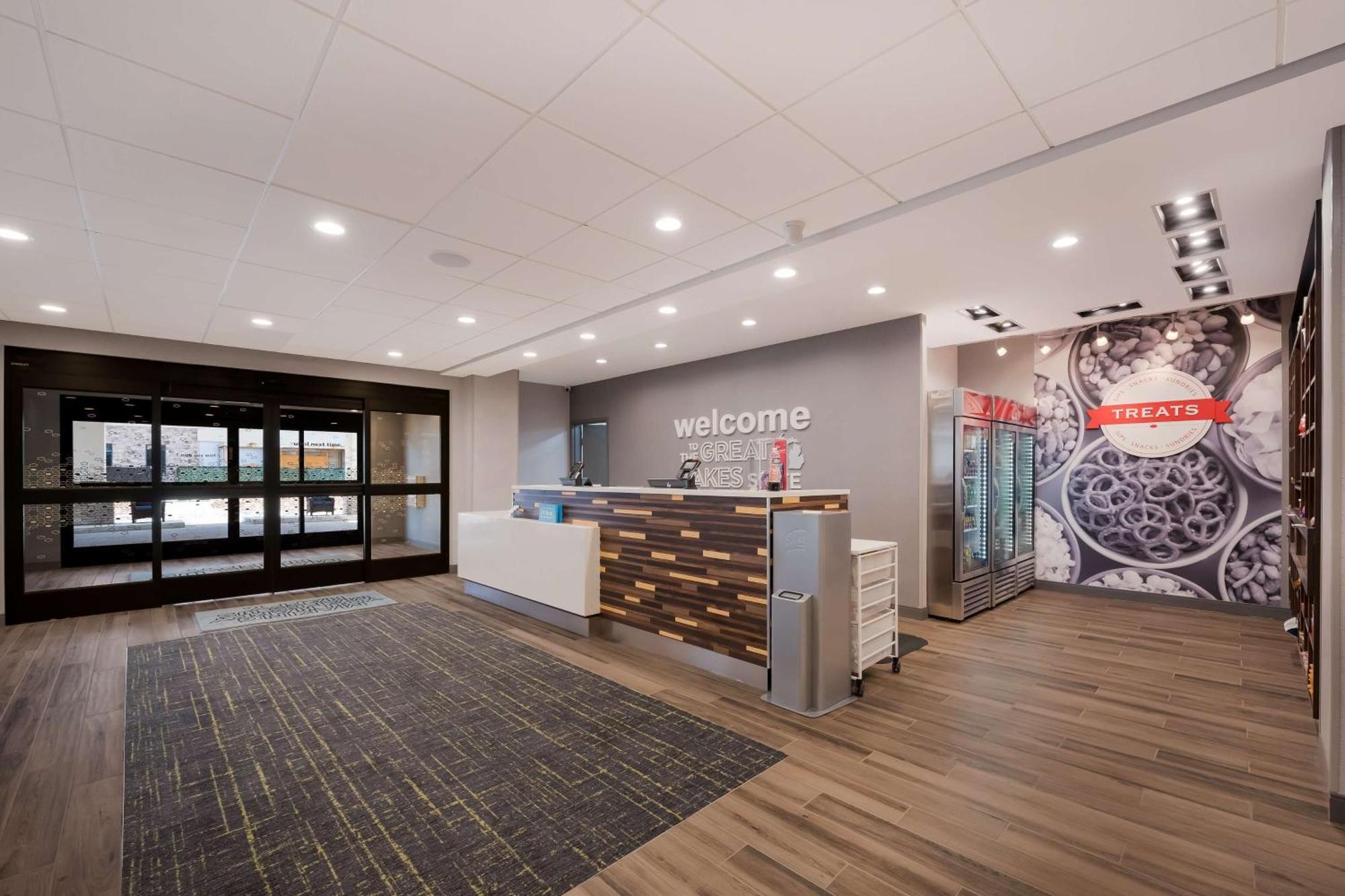 Hampton Inn By Hilton Detroit Southfield Exterior photo